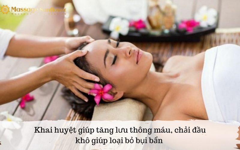 Bước 1 khai huyệt và chải đầu khô