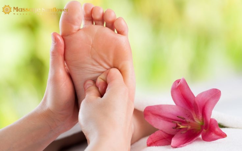 Massage chân có tác dụng gì