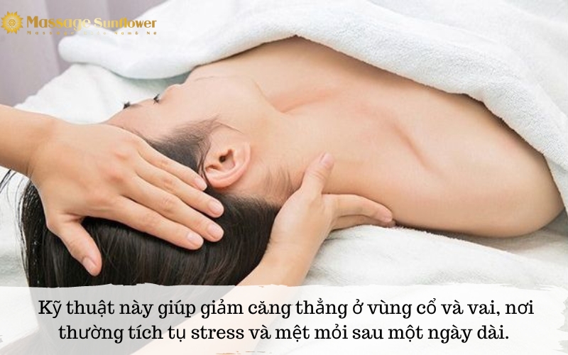 Bước 7 massage cổ vai gáy