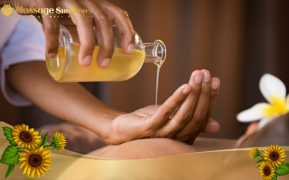 bước 2 thoa tin dầu massage và khơi động cơ thể