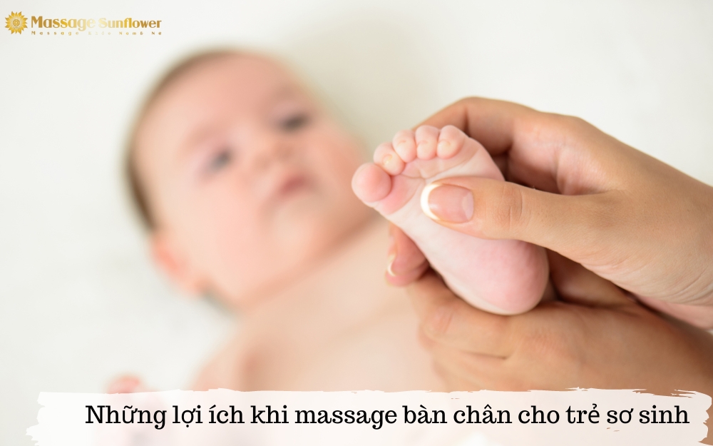 massage long ban chan cho tre so sinh​ co gi tot