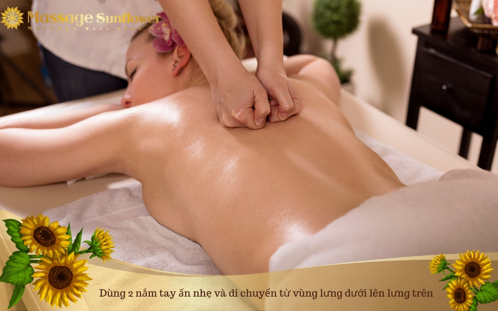 động tác massage lưng bằng cách ấn