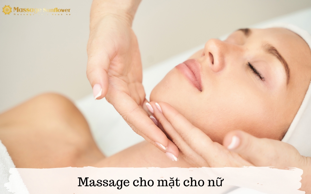 Massage mặt nâng cơ cho phụ nữ