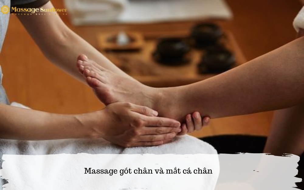 Massage gót chân và mắt cá chân