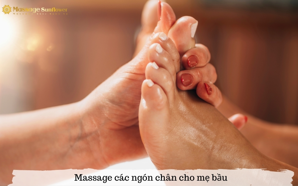 Massage các ngón chân cho mẹ bầu 3 tháng