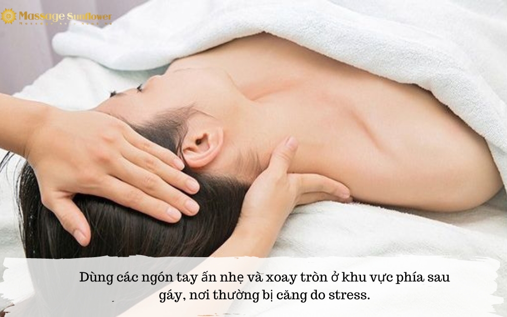 massage phía sau gáy