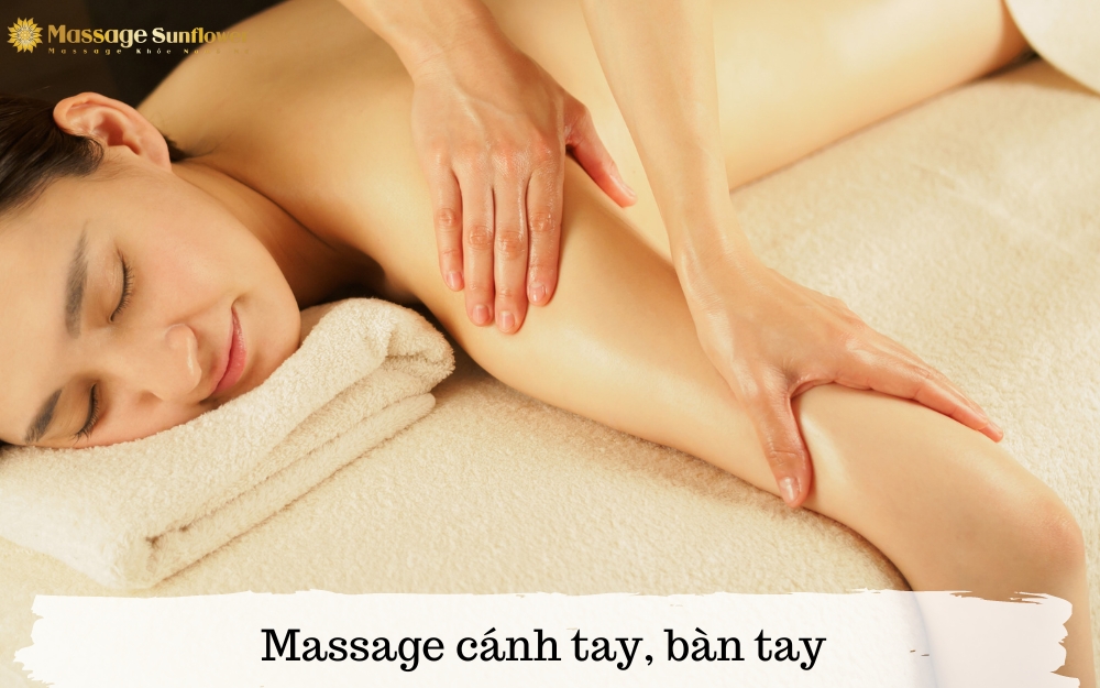 Massage cánh tay, bàn tay cho nữ thường làm máy tính