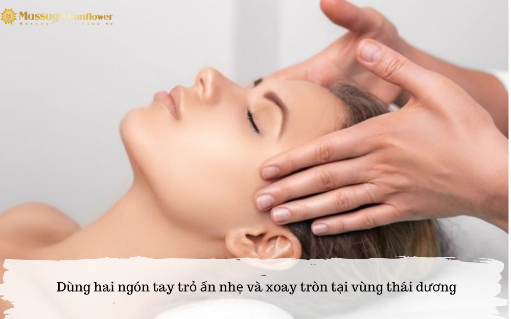 Hai ngon tay trỏ ấn nhẹ và xoay tròn tại vùng thái dương