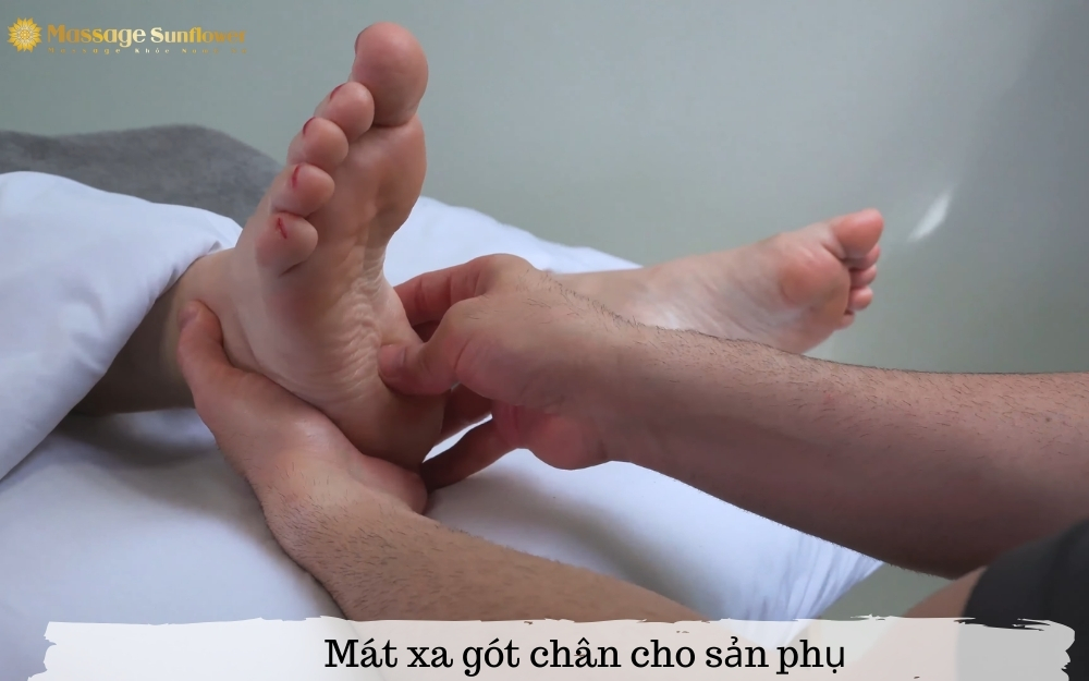 Mát xa gót chân cho sản phụ