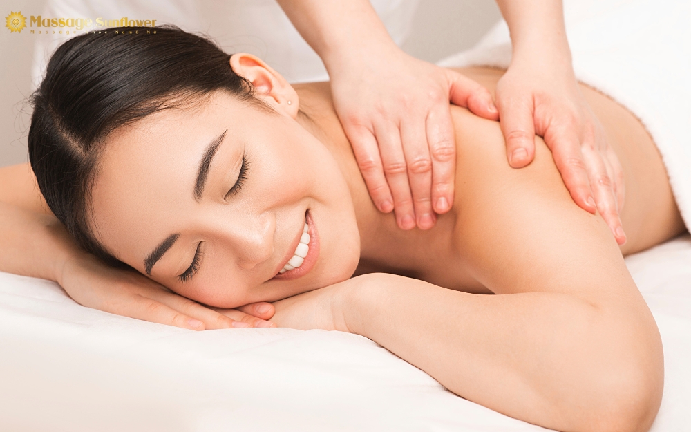 Động tác massage cổ vai gáy