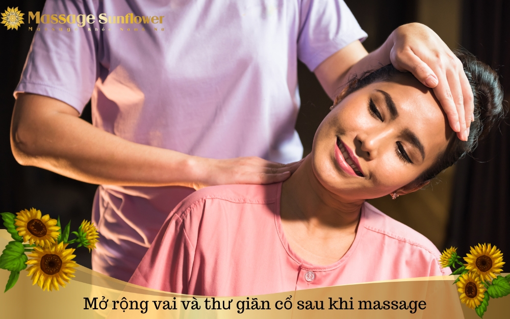 thuc hien cac dong tac massage xung quanh co