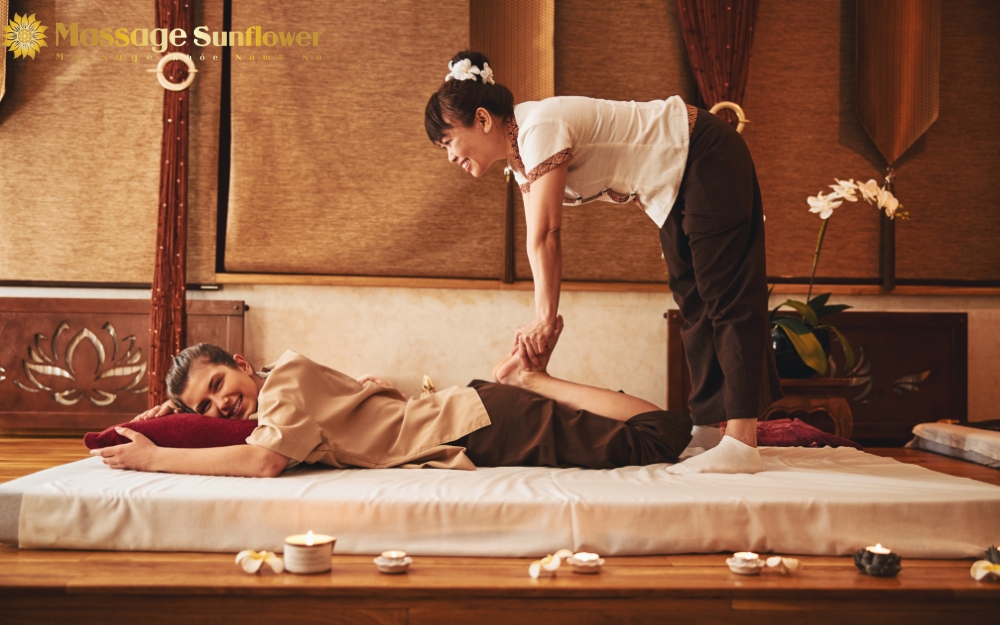 Massage kết hợp yoga – Khi cơ thể được "kéo giãn" tận tâm hồn