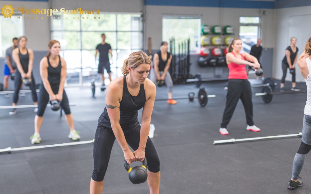 Vận động viên cần massage sau khi tập gym