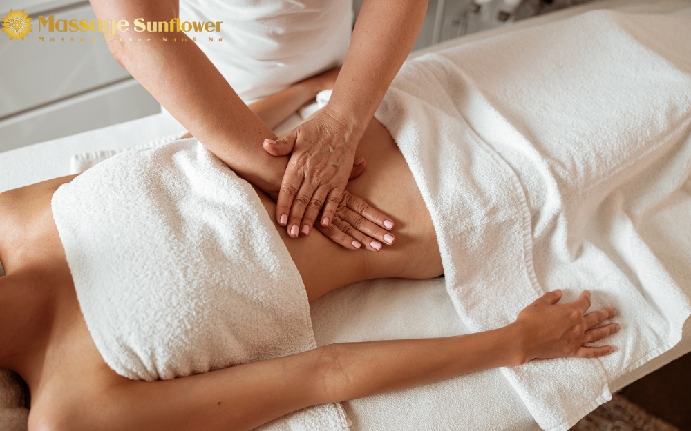 Massage làm ấm tử cung lạnh