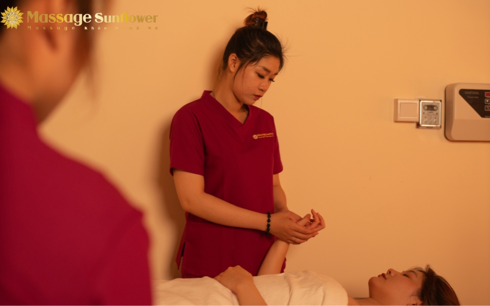 Spa Sunflower massage làm ấm tử cung